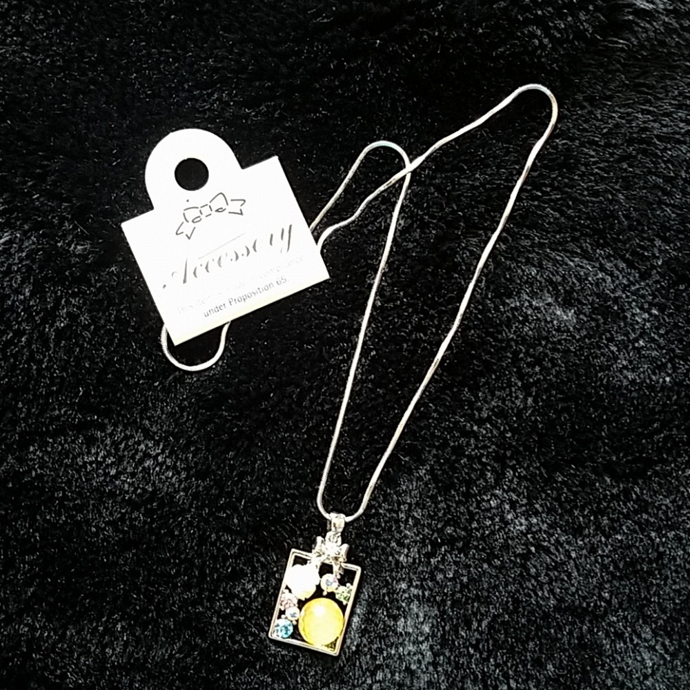 Accessory necklace with pendent